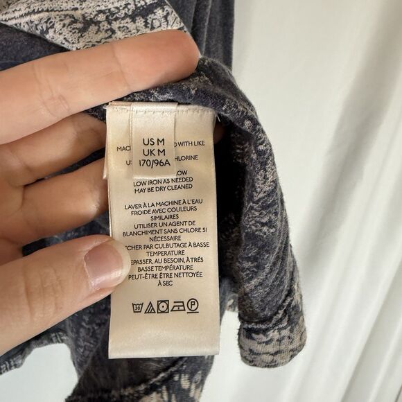 We the Free Blouse Women's Medium Grey Paisley High Low Vneck Long Sleeve - Picture 7 of 13